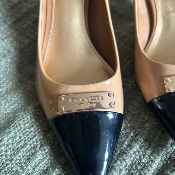Coach Tan and Black Heels Elegant Design - Picture 2 of 4